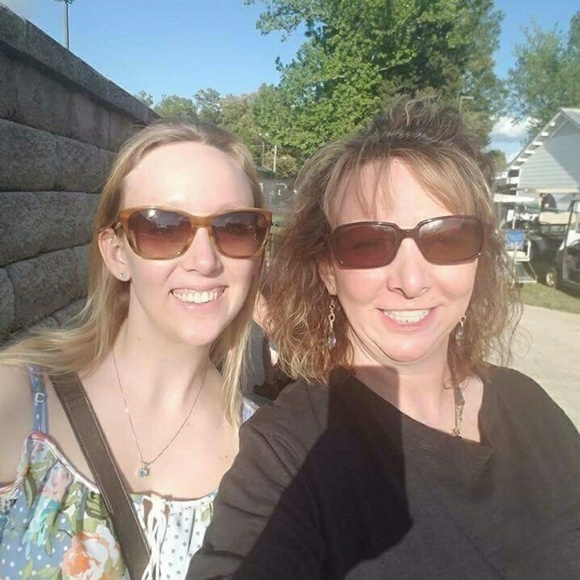 Meet your Posher, Kristin - Picture 4 of 12